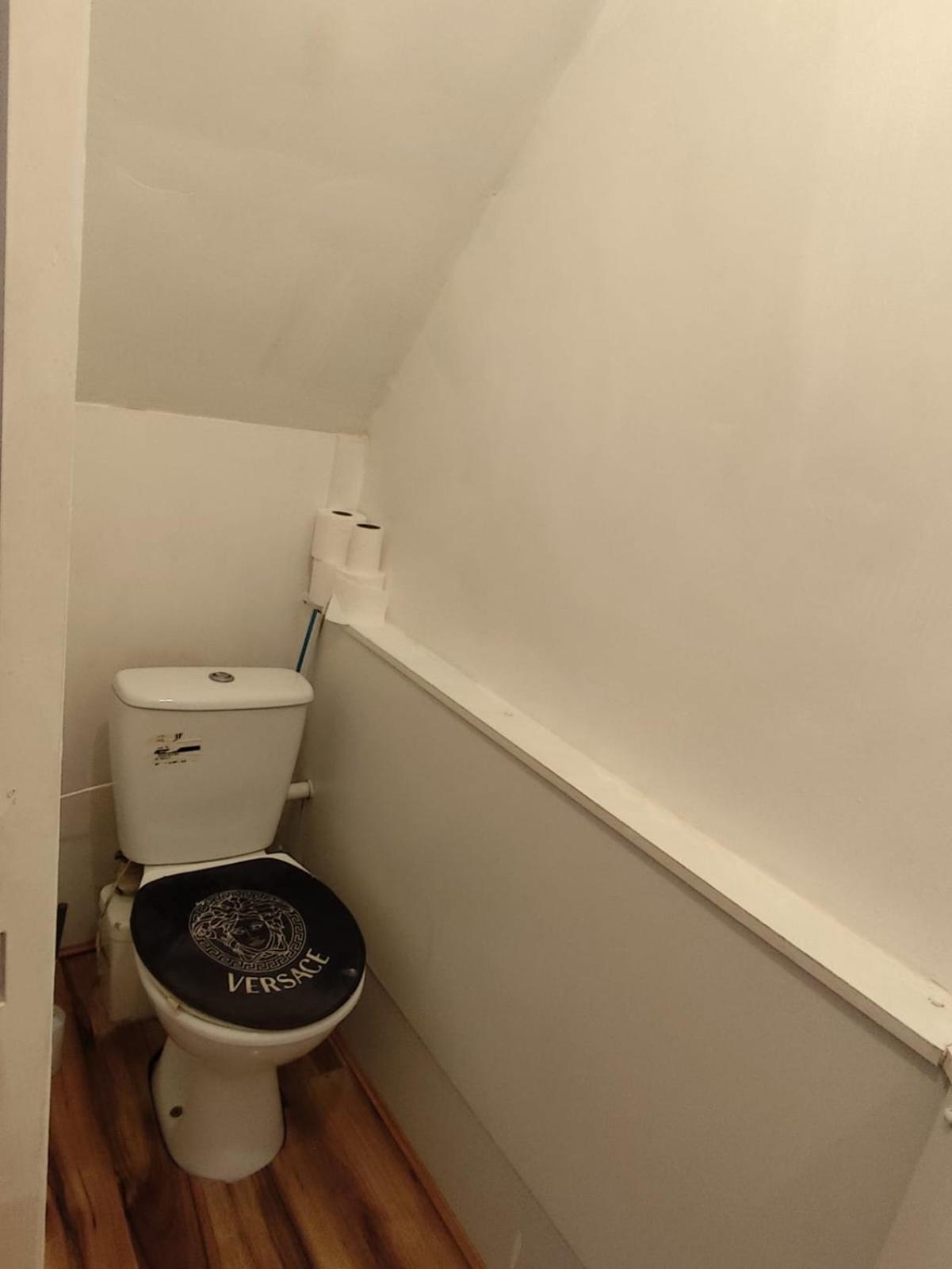 Double-bedroom In The Heart Of Harpurhey Perfect For Short Manchester